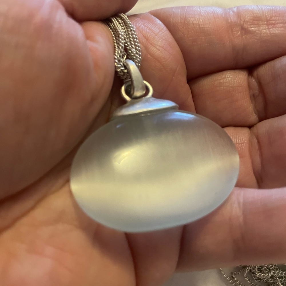 Multi strand chain with beautiful cat’s eye looking stone